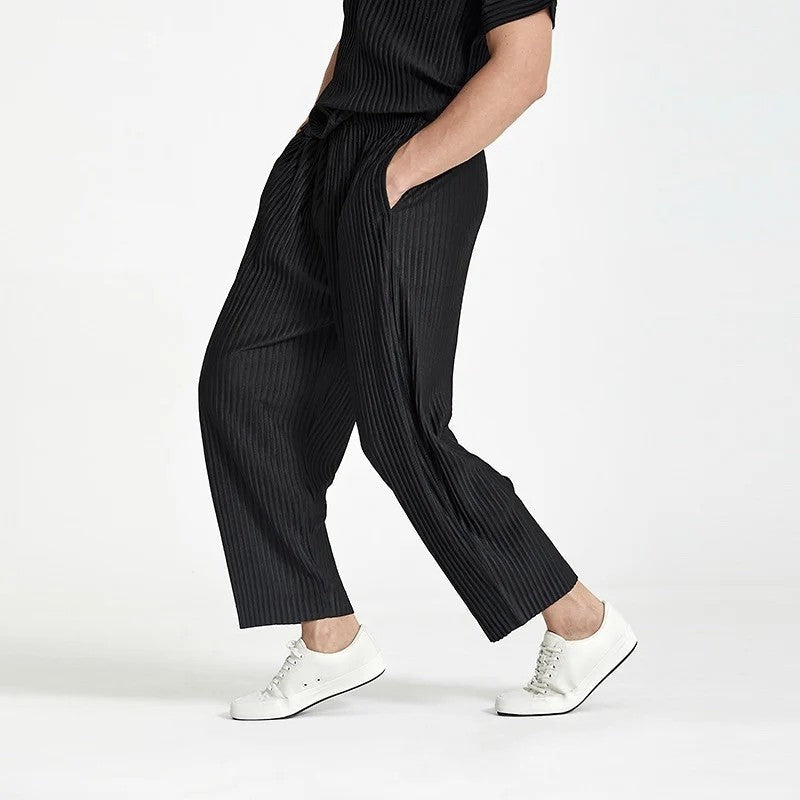 Lunvik Relaxed Pleated Cropped Pants