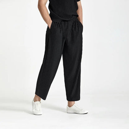 Lunvik Relaxed Pleated Cropped Pants