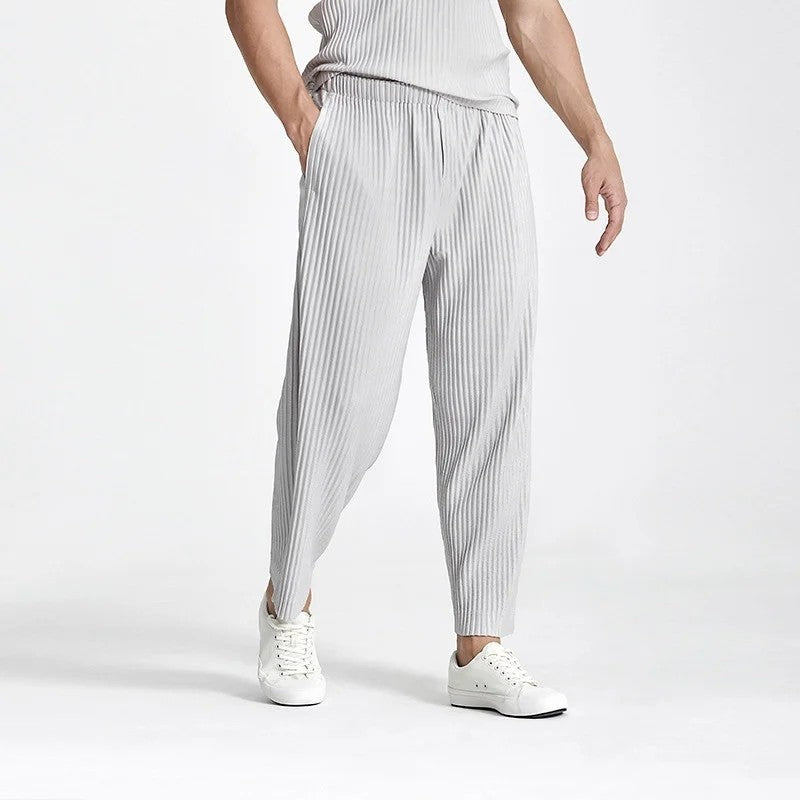 Lunvik Relaxed Pleated Cropped Pants