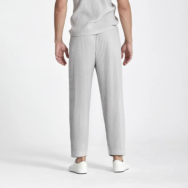 Lunvik Relaxed Pleated Cropped Pants