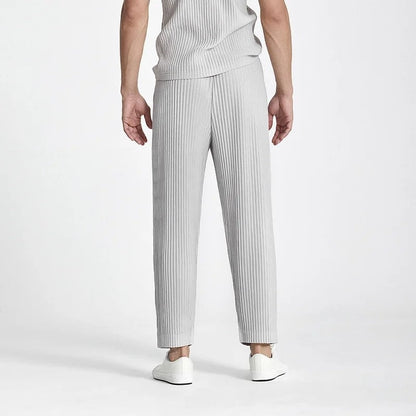Lunvik Relaxed Pleated Cropped Pants